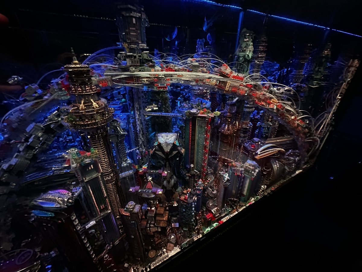 KrajewskiOk's tweet image. Metropolis- a physical and artistic representation of the Metaverse. One of the best contemporary sculptures there is* 4 years in the making , 2700 led lights controlled and programmed to dance with the custom made sound and story.