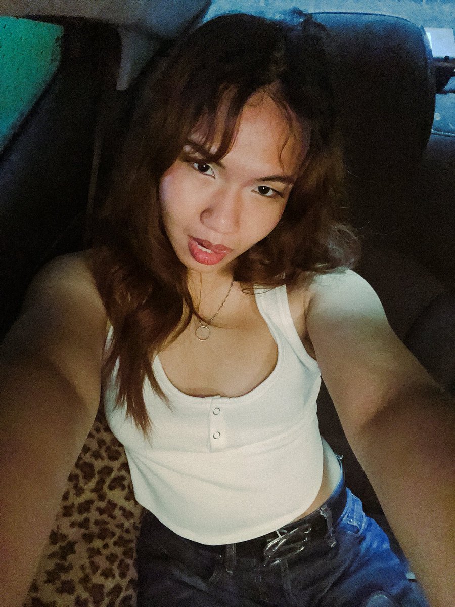 abarquezim's tweet photo. the most bare-skinned i’ve ever been in public pls bear w me https://t.co/xIphjRFzMY
