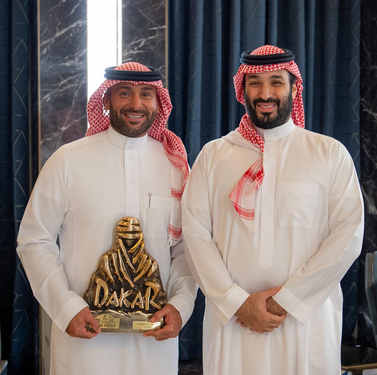 بختار حسابين من التغريدة هذي 
      هدية "50 " الف ريال 
         موعدنا بعد الفجر 
رتويت للتغريدة + لايك❤️ + تعليق بنقطه👌
#شنه_ورنه #خلها_علي_الله #منصه_قبول