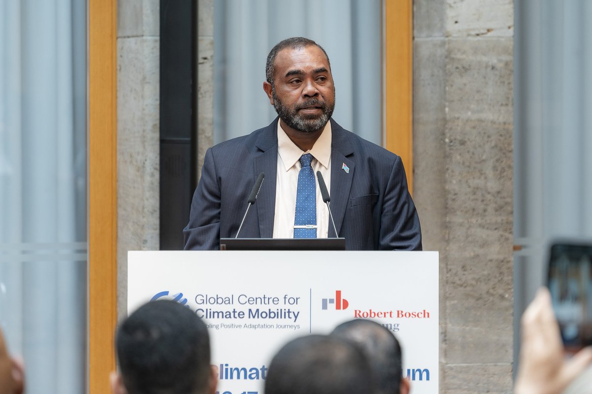 🇫🇯 Thank you H.E. Mosese Bulitavu for sharing  reflections on nat'l approaches to resilience-building at the Berlin Climate Mobility Forum. 

Photo Credit: Anita Back | Global Centre for Climate Mobility | Robert Bosch Stiftung

#ClimateMobility | #BCMF2025