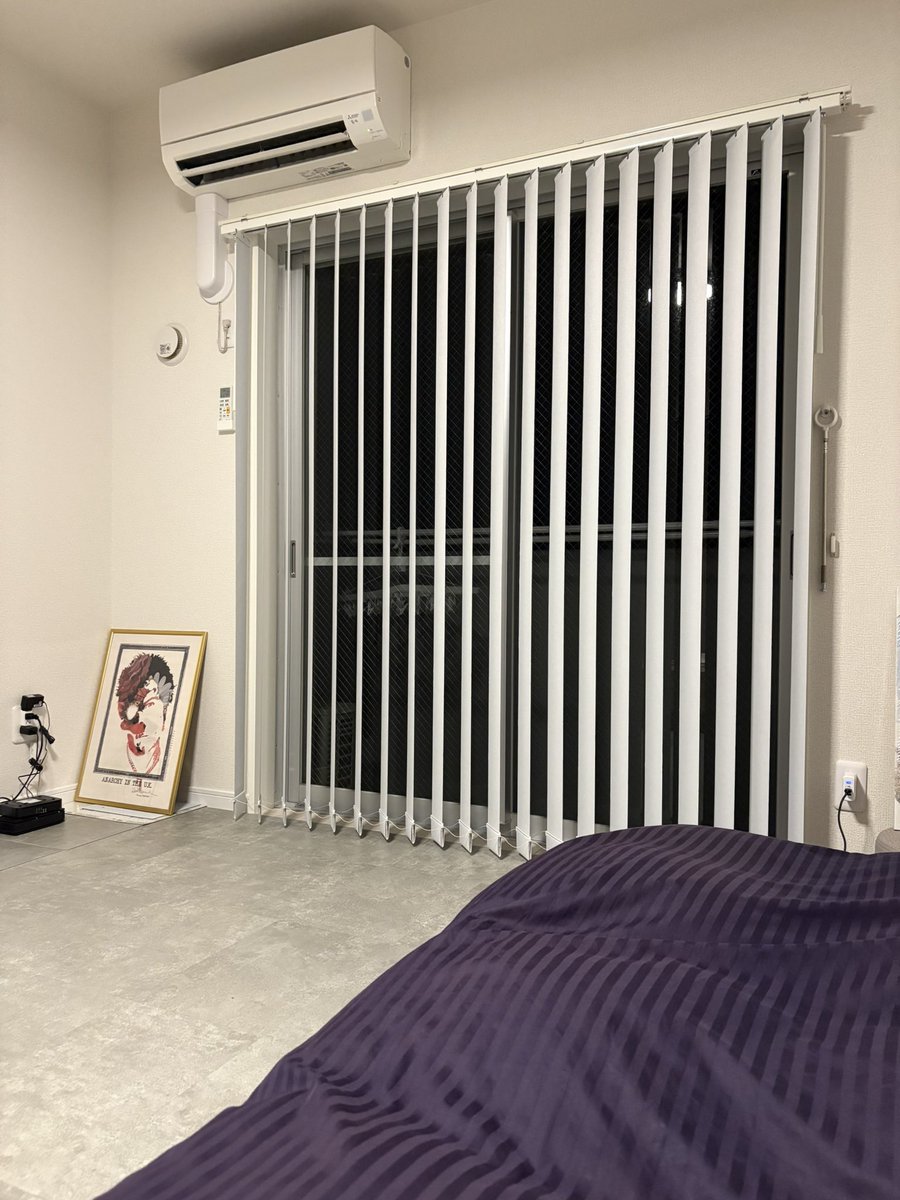 MASAHIROCK0324's tweet photo. もっと真っ白買えば良かったけどバーチカルブラインドカッコ良い。

ケチらなくて良かった。 https://t.co/3g7lW7Mbdj