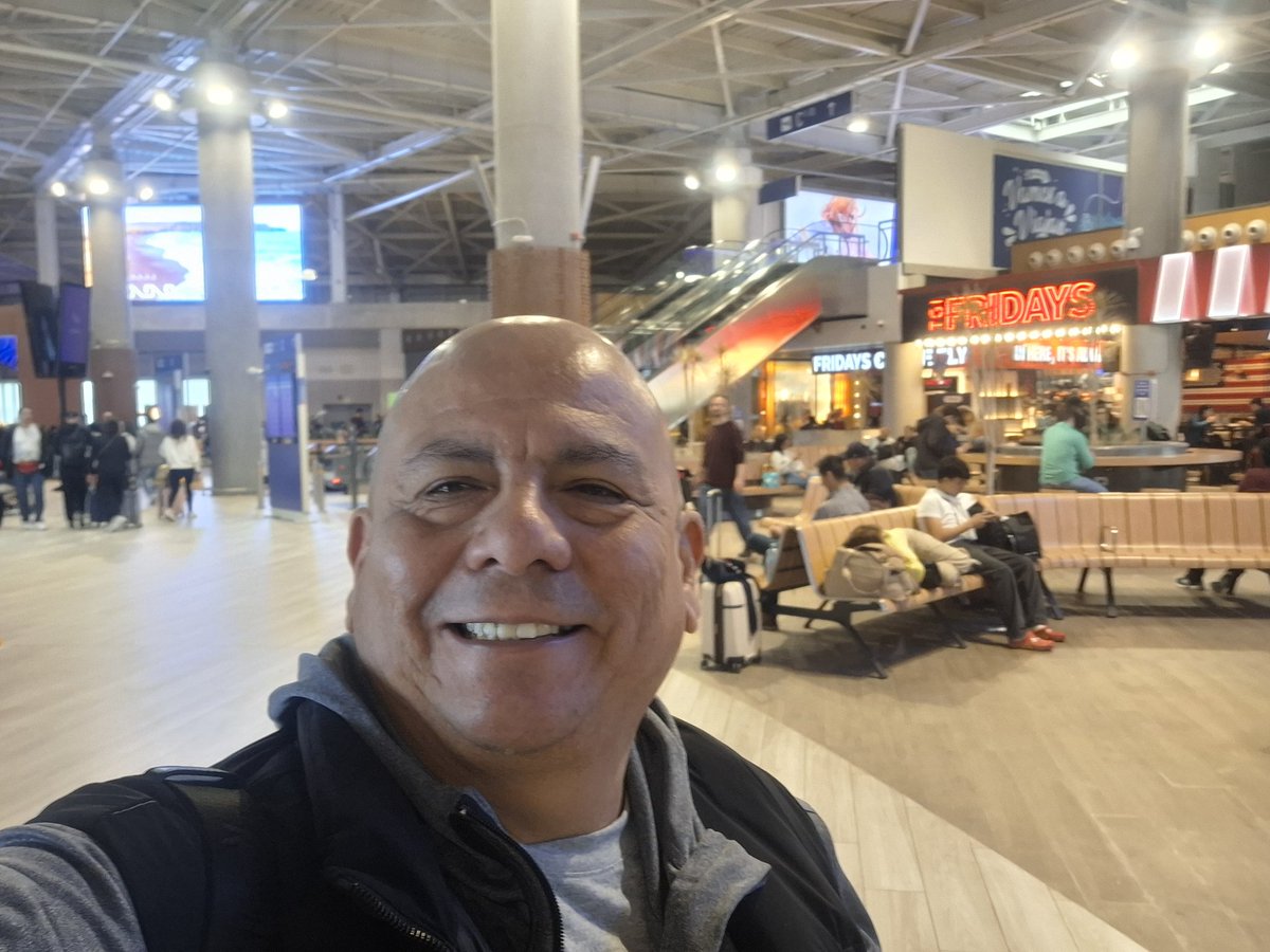 Ya no hay "baños tr4ns" en nuevo aeropuerto de Lima 
<a href="/congresoperu/">Congreso del Perú 🇵🇪</a> <a href="/AlejoMunante/">Alejandro Muñante🇵🇪</a> <a href="/NoNosCallaranGT/">#NoNosCallarán</a> <a href="/AgustinLaje/">Agustín Laje</a> <a href="/giulianacaccia/">Giuliana Caccia A.</a>