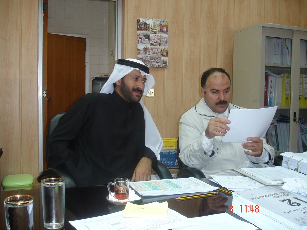 AlshamaliMn's tweet image. من ذكريات 2006
صورة اخذت قبل 20 سنة مع رفيق الدرب المهندس راشد مهدي العجمي عندما كنا مراقبي الصيانة الميكانيكية في الشعيبة وهو في الزور الجنوبية وكنا أعضاء في لجنة الأعمال الميكانيكية في قطاع محطات القوى الكهربائية وتقطير المياه
وكان اجتماع اللجنة حينها في ادارة محطات الشعيبة…