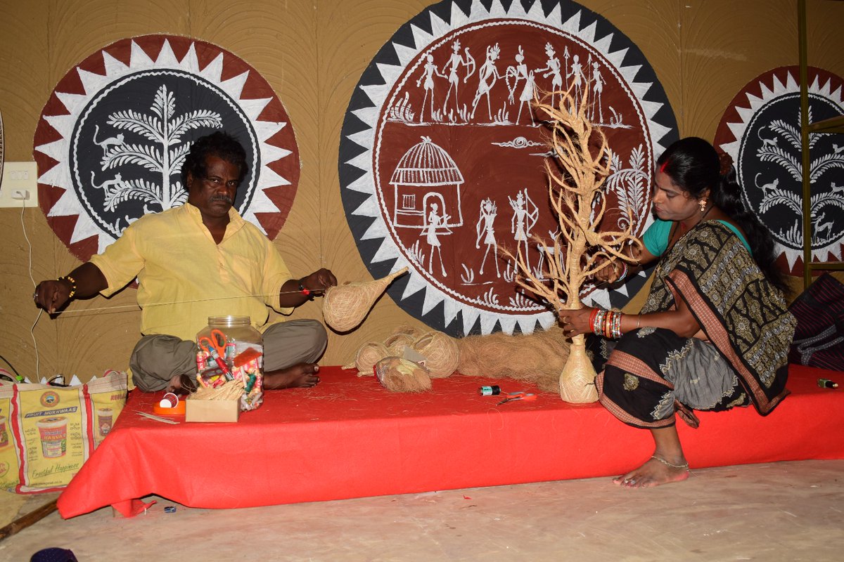 kalabhoomibbsr's tweet photo. Glimpses of Odisha’s craftsmanship at Kalabhoomi, where artisans showcased the making of traditional crafts. Visitors engaged with them and took home handcrafted souvenirs.
#Kalabhoomi #OdishaCraftsMuseum #SupportArtisans #CraftsOfOdisha https://t.co/1PFUCh9JQL