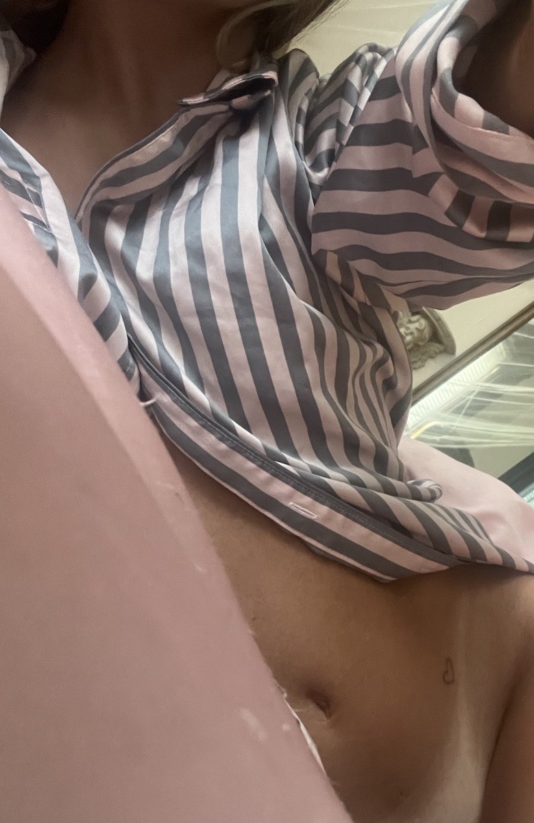 basedfelice's tweet image. Good morning 😋😋😋 everyone is in my DMs but no one wants anything off the menu 🙄🙄🙄 what happened to all the good obedient boys on twitter