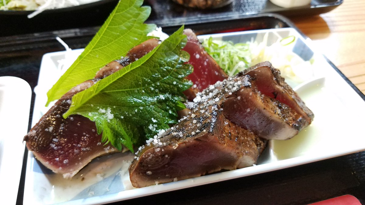 Terada88's tweet photo. 高知県、鰹の刺身、タタキ、塩タタキ、青さ海苔　美味いです。 https://t.co/TULp3nBBRf