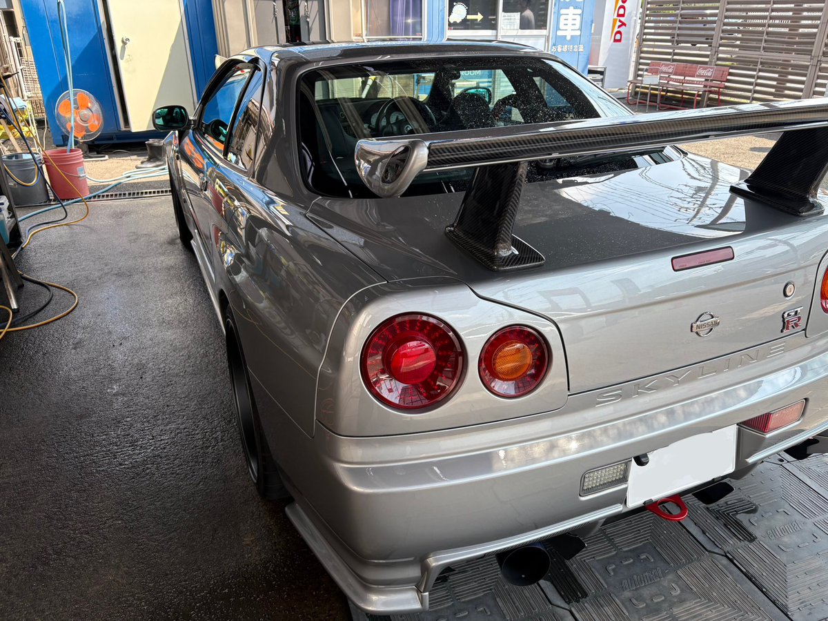 chopper_sensha's tweet photo. r34GT-R V-spec
前からここに載せたいと気になっていたGT-R🤔ようやく掲載のお願いができた😭ミドリリセイビセンターによるニスモエンジンチューンは圧巻🥹相場が高騰してプレ値となるの分かる。ホイールもマットのLM GT4かな🤔
#GTR
#vspec
#ザイモール
#ニスモエンジン https://t.co/5oQ2Aa5Xoc