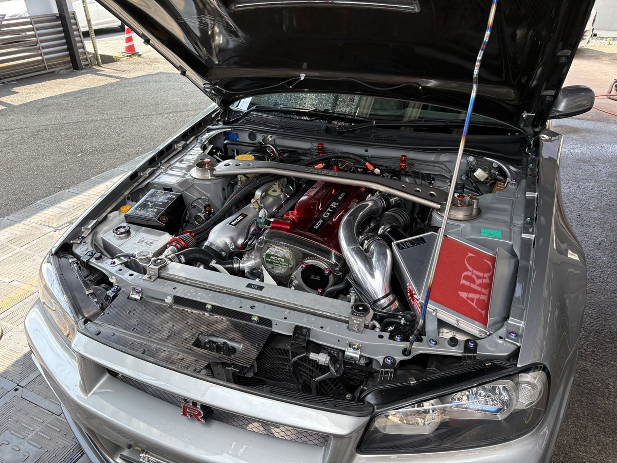 chopper_sensha's tweet photo. r34GT-R V-spec
前からここに載せたいと気になっていたGT-R🤔ようやく掲載のお願いができた😭ミドリリセイビセンターによるニスモエンジンチューンは圧巻🥹相場が高騰してプレ値となるの分かる。ホイールもマットのLM GT4かな🤔
#GTR
#vspec
#ザイモール
#ニスモエンジン https://t.co/5oQ2Aa5Xoc