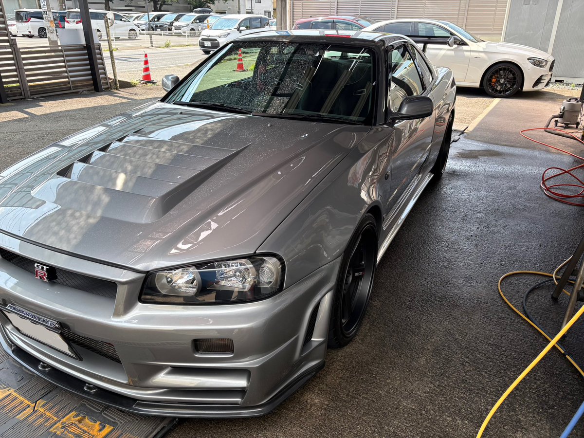 chopper_sensha's tweet photo. r34GT-R V-spec
前からここに載せたいと気になっていたGT-R🤔ようやく掲載のお願いができた😭ミドリリセイビセンターによるニスモエンジンチューンは圧巻🥹相場が高騰してプレ値となるの分かる。ホイールもマットのLM GT4かな🤔
#GTR
#vspec
#ザイモール
#ニスモエンジン https://t.co/5oQ2Aa5Xoc