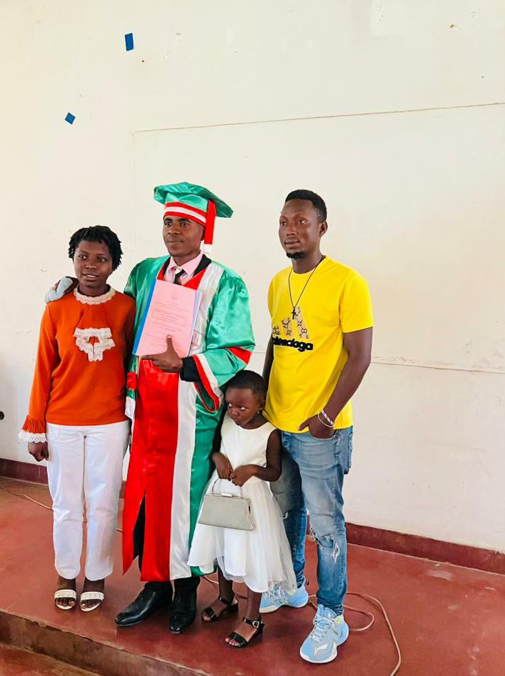 🎉 Congratulations to #AYGE mentor

Our organization, #AYGE, extends its warmest congratulations to our mentor and advisor, #Jean Paul Nsengiyumva, on earning his PhD in journalism.

We wish him every success in his future professional and academic endeavors.