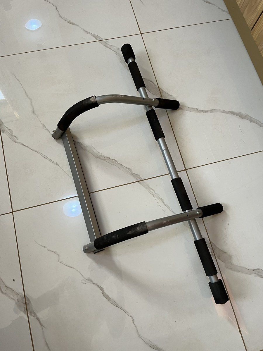 HedgeUg's tweet photo. Trying a Doorway Pull Up Bar.

Feels flimsy. 

Has anyone tried bolting it into the door frame? https://t.co/TiMlLBLnUF