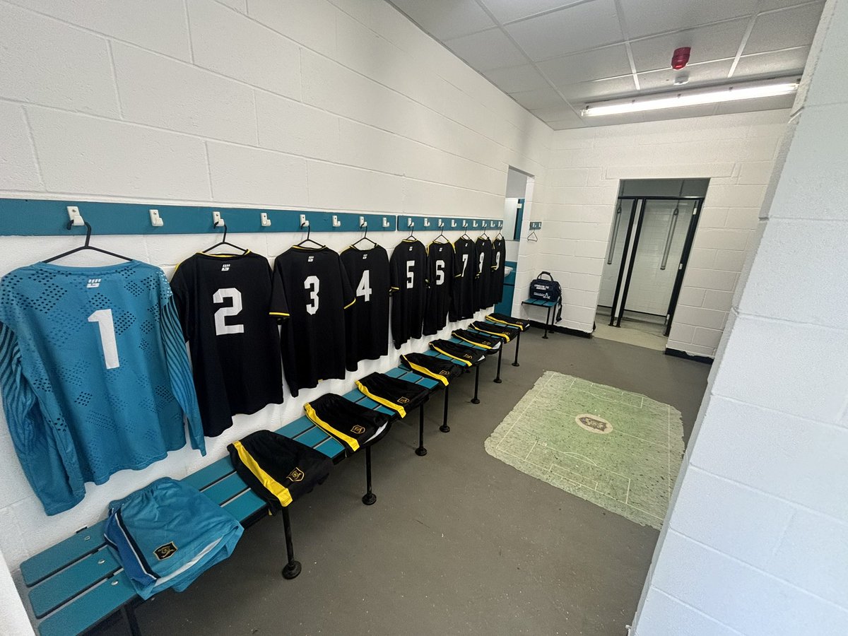 LivingstonFCCAm's tweet photo. Pre season friendly result 

Livi 4-1 Caldervale 

⚽️⚽️Ashley
⚽️Lynch
⚽️Graham

MOTM: Jardine 

A good test this afternoon, good luck to Caldervale for the season ahead 💛🖤 https://t.co/6hR9NEMjeh