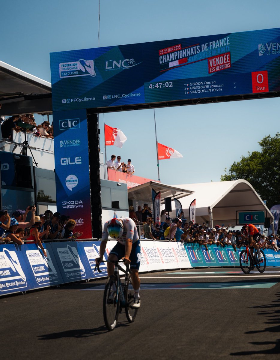 TeamTotalEnrg's tweet photo. Si proche 🥹

Alexandre Delettre vient prendre la 4e place au sommet du Mont des Alouettes ❤️‍🔥

#BleuBlancDoubleCoeur | #AllezTotalEnergies ⚡️ https://t.co/QQ7ugmJmqO