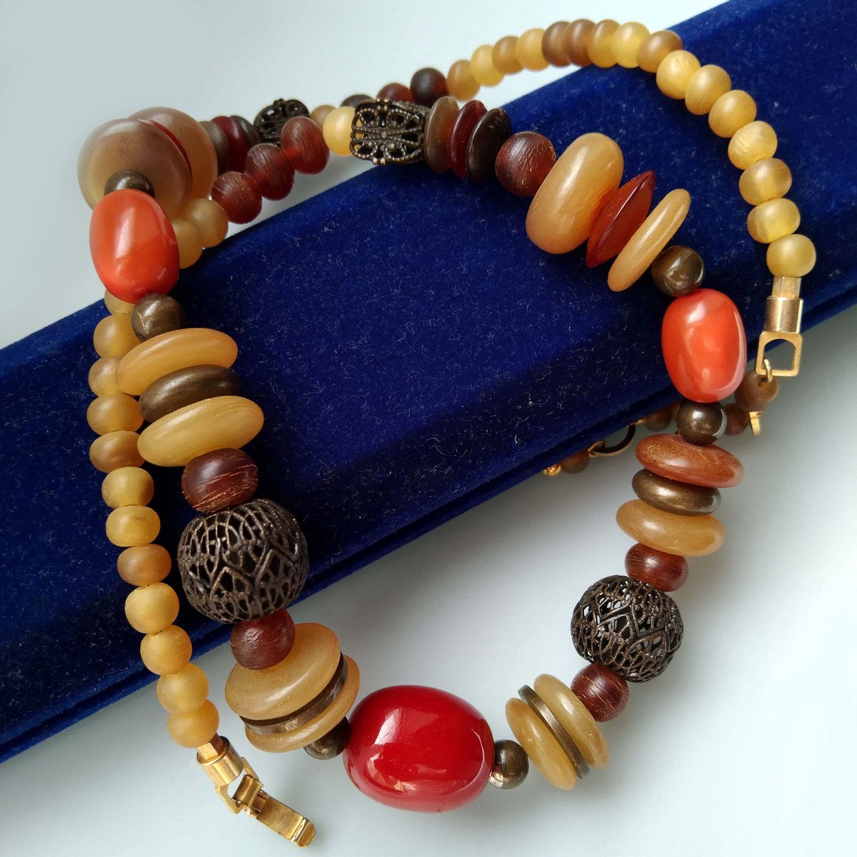 SoChicFinds's tweet photo. Fabrice Paris Statement Ethnic Style Beaded Necklace, Horn and Ornate Bakelite Beads, Vintage French Designer Jewelry 1960s https://t.co/ioV3jGoo0p через @Etsy https://t.co/WcTJDui9w8