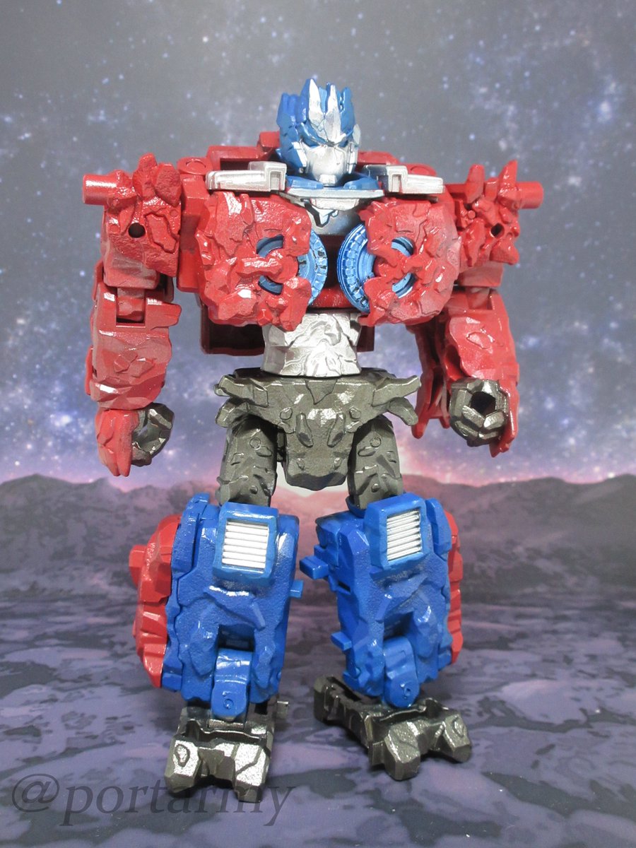 #トランスフォーマー 
#リペフォ 
#Maccadam
TFレガシーより、マグニウスを使って
「マグニウスプライム」もしくは「インフェルナックユニバース・オプティマスプライム」を作りました