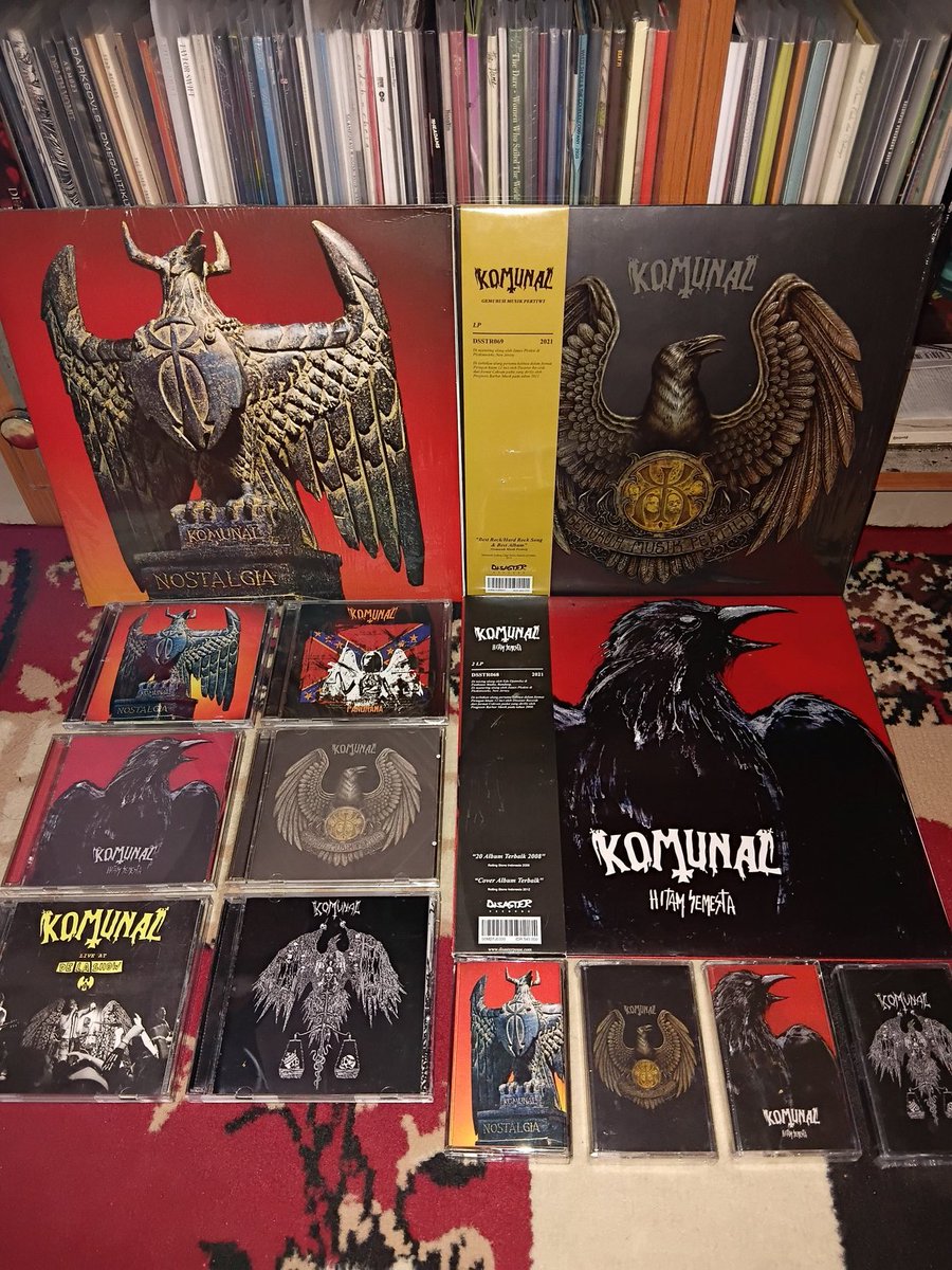 dwikisahkan's tweet photo. Full signing @komunalofficial 🤟⚡️ 

#Komunal #Nostalgia #Signingsession #pasarsanta #jajanvinyl #jajanrock #kkk #album #music #rock ⚡️#heavymetal https://t.co/tNOjJa65hk