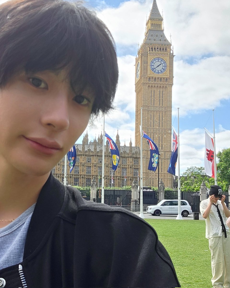 daintoiny's tweet image. same vibe