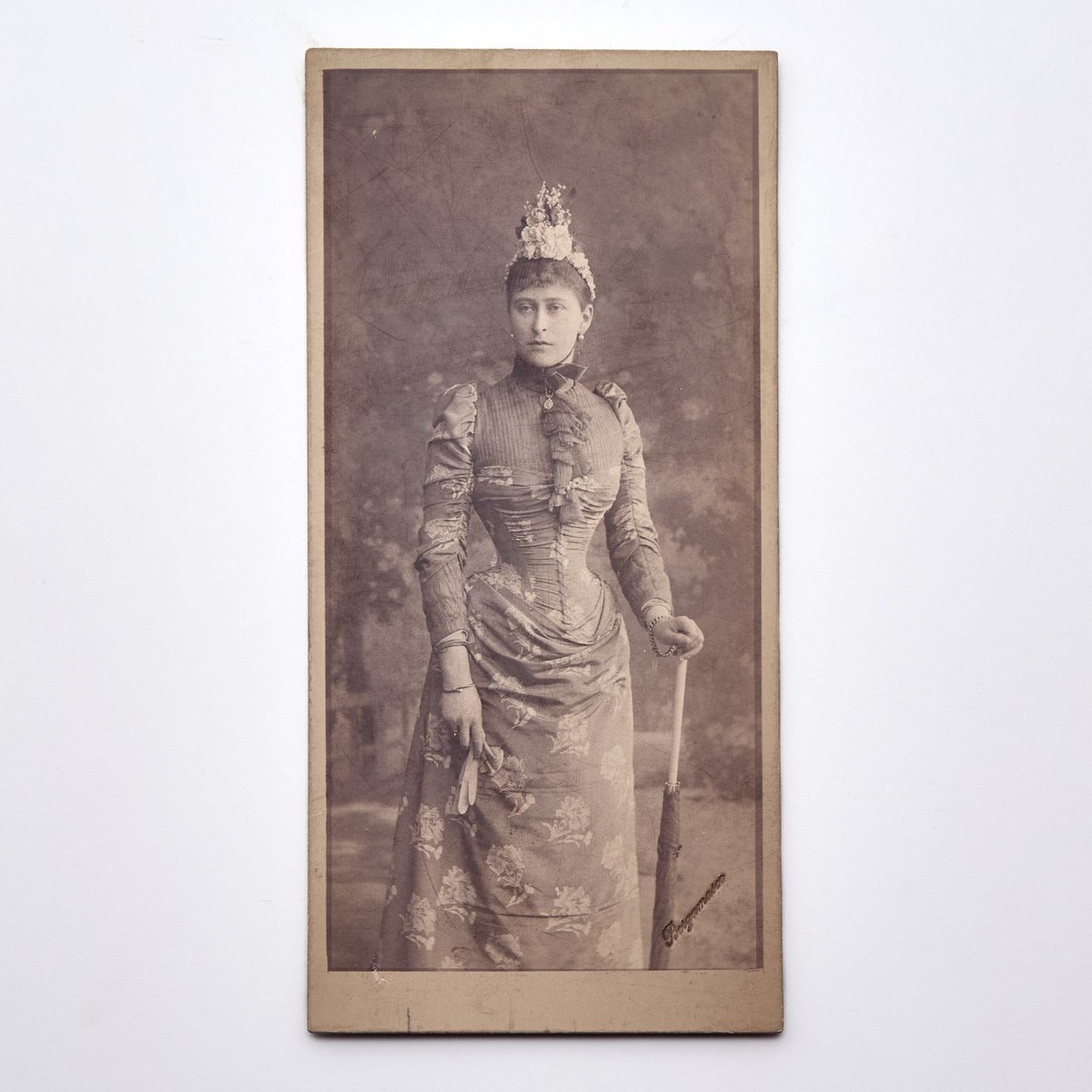 "To fair dearest Henry all hearty Xmas &amp; New Year blessings from Ella. 1908-1909". Postcard addressed in the hand of Pss Elisabeth of Hesse, granddaughter of #QueenVictoria &amp; later Grand Duchess Elizabeth Feodorovna of Russia. On 5 July 1918 she was shot by the Bolsheviks.