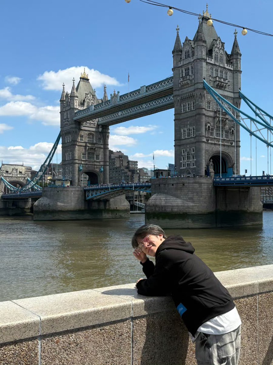 #hendery in london 🇬🇧🖤

⠀ ⠀ ⠀ ⠀ 2023                                        2025