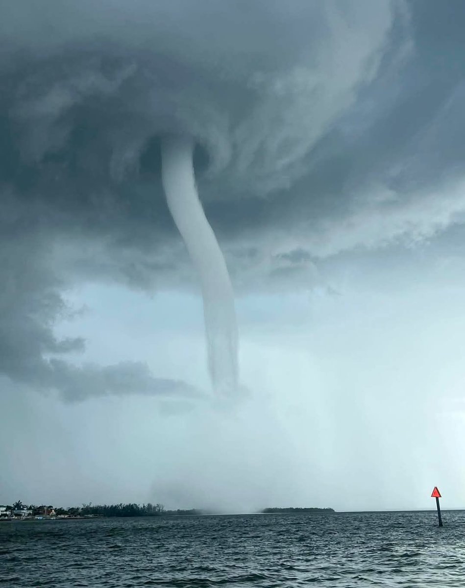 ICWR's tweet image. World Waterspouts of the Week (June 21-27)
Our top waterspout pictures from last week. Anna Maria Island, Florida, U.S. and Amherstburg, Ontario, Canada. Which is your favorite? icwr.ca