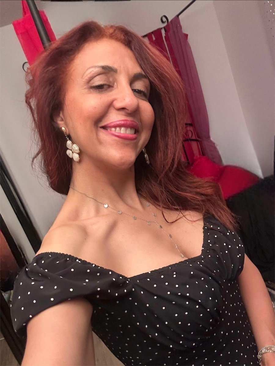 Pendant des années, j’ai eu honte de mon corps, je n’acceptais pas l’idée d’être une femme, j’ai porté ma féminité comme un fardeau. J’avais honte. Honte de mon corps, de ma minceur et surtout de mes formes, de mes courbes, de mes traits du visage, de tout ce qui faisait de moi…