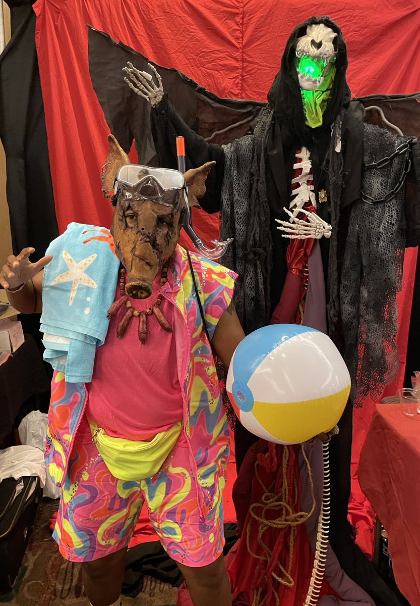 Day 2 cosplay with “The Dark Pope” <a href="/Crypticon_KC/">Crypticon Kansas City</a> 2025 <a href="/DataRedComics/">Spanky Cermak</a> booth did NOT disappoint! <a href="/Cosplay/">Cosplay</a> <a href="/1stappcomics/">Appearance</a> <a href="/Tonpa2/">ComicsForEveryone</a> <a href="/indiecomicszone/">Indie Comics Zone</a>