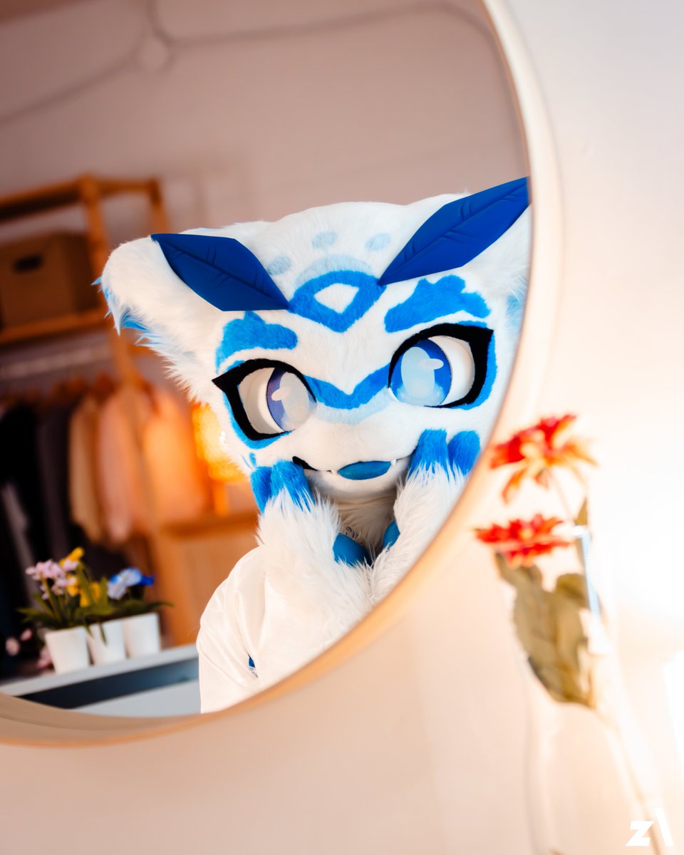거울아 거울아~ 세상에서 누가 제일 예쁘니~?

#FursuitEveryday #fursuit #青華記