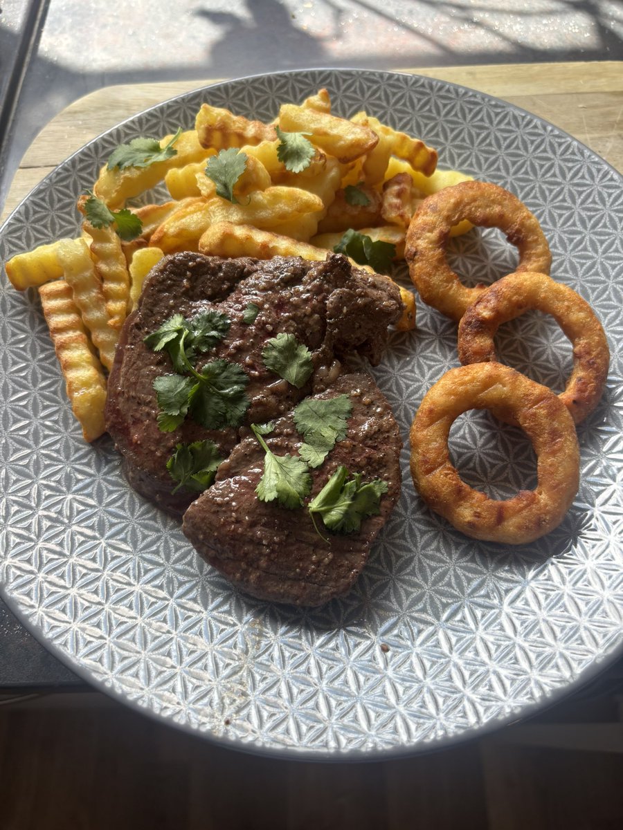 AdamLPreece's tweet photo. Both where did the weekend go some fillet steaks 🙌💪🏻 https://t.co/LN7TKezct7