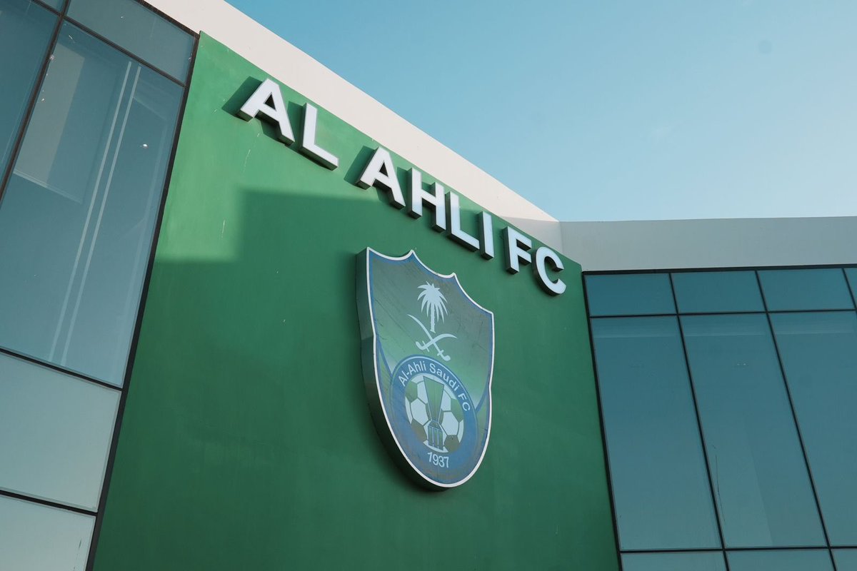 _AliJaber's tweet photo. تنتهي عقود عدد من العاملين في #الاهلي بـ ٣٠ يونيو، وسط مخاوف من عدم التجديد لهم. 

📌 من أبرز الأسماء التي لم يتم التجديد لها حتى الآن : 

• محسن :
سكرتير الفريق – مصري 🇪🇬

• صلاح :
مترجم الفريق – سعودي 🇸🇦 ويتقن ٤ لغات

• بدر تركستاني :
رئيس رابطة الجماهير 💚

 التجديد لهم ليس رفاهية بل ضرورة للحفاظ على إستمرار نجاح المنظومة.
