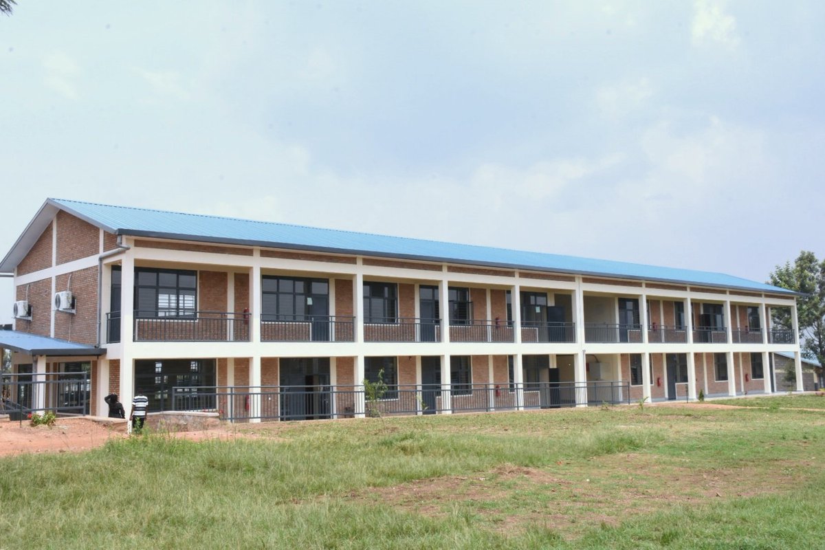 GatsiboDistrict's tweet photo. Mu rwego rwo kwizihiza Kwibohora kw'Igihugu cyacu, abagize Inama Njyanama y'Akarere ka Gatsibo bifatanyije n’Abaturage mu Mirenge itandukanye gutaha bimwe mu bikorwa mpinduramatwara byagezweho muri uyu mwaka. Abaturage barashima Intore izirusha intabwe. #Kwibohora31 https://t.co/7oiuUironl