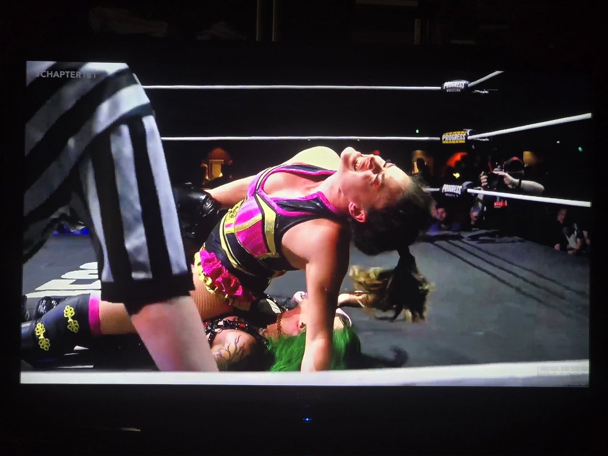 tall_ny's tweet image. Nina Samuels went over Shotzi Blackheart #CHAPTER181
