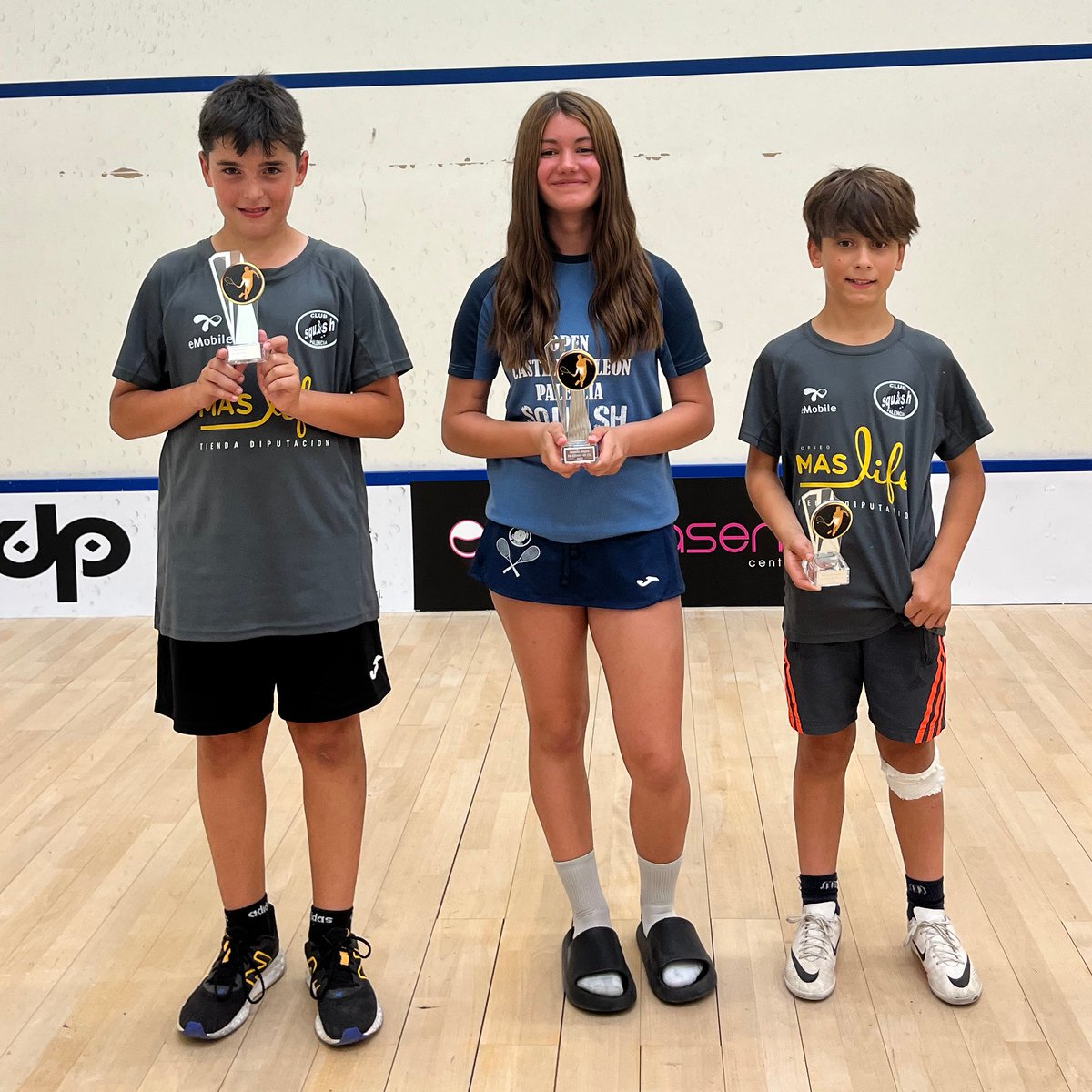 JGordonJackson's tweet photo. Triple podium for Squash Palencia at Castilla y León Kids’ Championship!
Nerea Sastre wins gold, Pablo Pérez silver, and Chris Pérez bronze.
¡Triplete para Squash Palencia en el Campeonato Infantil de CyL!
Oro para Nerea Sastre, plata para Pablo Pérez y bronce para Chris Pérez. https://t.co/rF6xOD3tHu