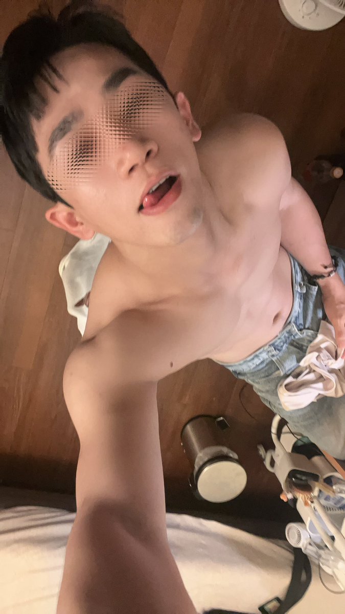 milkcatboys's tweet photo. 只是想表達，我都準備好了！但我還一個人！？ 沒事，該睡了🤣 https://t.co/9132eQGI0J