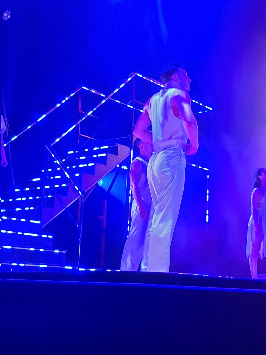 DebbieBlackma14's tweet photo. Saw @dbuzz6589 and @Vito__Coppola at their #RedHotandReady tour last 🔥🔥. Amazing. Oh it was great. Vito can certainly dance and move. Dianne was wonderful. It was funny too. Great back up dancers and singers. Great dances. They were lovely to meet too #Strictly #BurntheFloor. https://t.co/B6rQGOKiPn