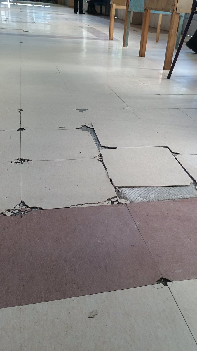 NicoIgnacio146's tweet photo. Escuela E-653 José Miguel Zañartu
San Pedro de la Paz . Piso en mal estado. Un peligro para los votantes.
@andaliencosta
@ServelChile
@GobiernodeChile
@CNNChile
@adnradiochile
@biobio
Colegio con piso en mal estado !
Colegio con mucho Frío 🌨️❄️❄️ https://t.co/x54mFwskBF