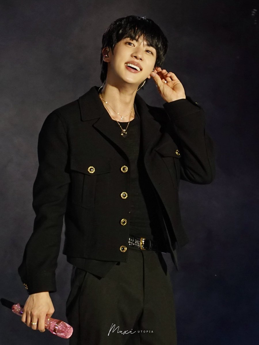 AWW LOOK AT HIS BEAUTIFUL SMILE