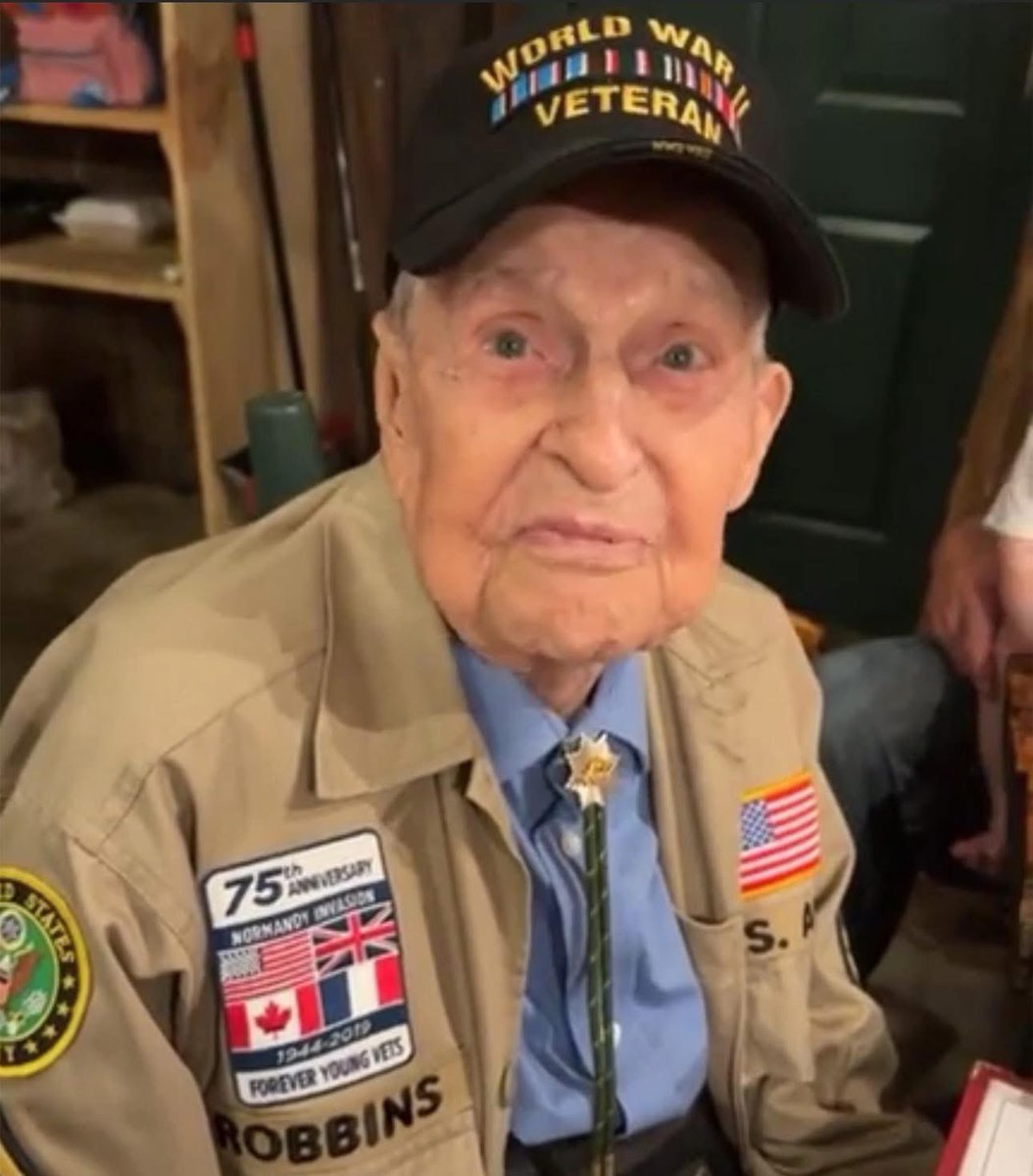 World War II veteran Mr. Robbins celebrated his 104th birthday @MarshallSteakhouse where the owner Mr. Randall Swaney hooked him up with a birthday meal. They do this for all of our WW2 vets. Happy Birthday, Mr Robbins!
#HappyBirthday 
#WWII #Veterans
