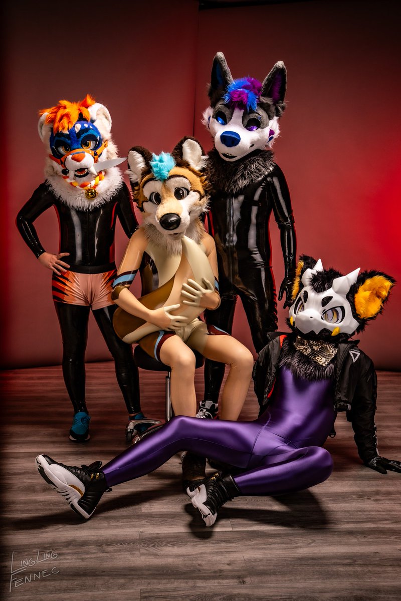 Nabi Wolfy ๐๐ ๐ FWA (@nabiwolfy) on Twitter photo Shiny Squad โจ๏ธ๐
๐ฑ : <a href="/Takio_Saber/">Takio ๐ FE, FWA, AC</a>
๐ถ : <a href="/skeelshusky/">Shiny Hoosk</a>
๐ : <a href="/Qutiefox/">Qutie/Drany/Haru๐ฅโก๏ธFC</a>
๐ธ : @/linglingfennec.bsky.social
#ShinySunday
#SqueakySunday Shiny Squad โจ๏ธ๐
๐ฑ : <a href="/Takio_Saber/">Takio ๐ FE, FWA, AC</a>
๐ถ : <a href="/skeelshusky/">Shiny Hoosk</a>
๐ : <a href="/Qutiefox/">Qutie/Drany/Haru๐ฅโก๏ธFC</a>
๐ธ : @/linglingfennec.bsky.social
#ShinySunday
#SqueakySunday