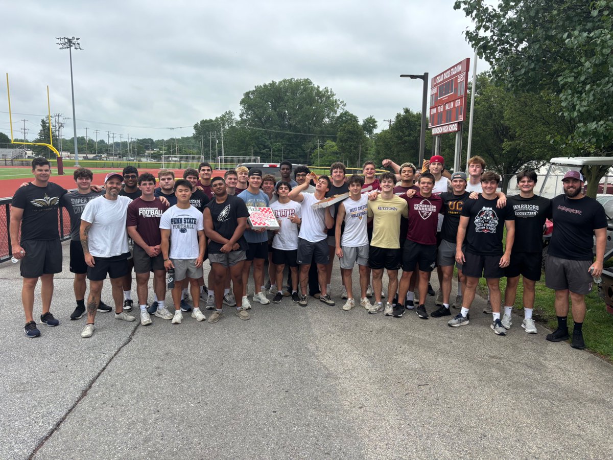 Foxhole workout 2025 with coaches, alumni, and seniors. Thank you pizza 316 for the pizza!