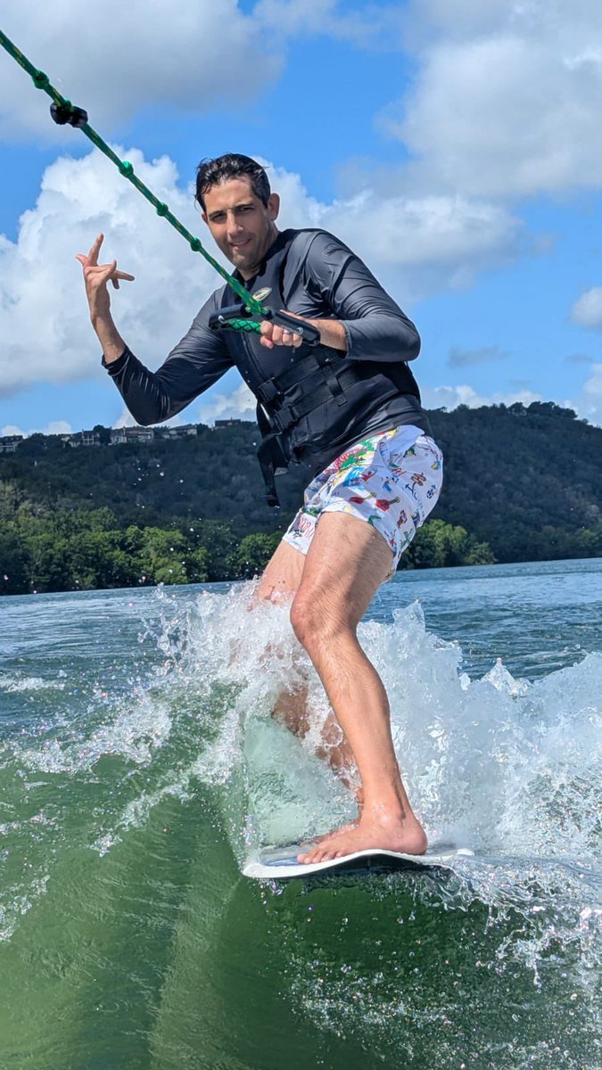 Pretty sure I was the only one on Lake Austin sporting the #NFFC Hawaiian shorts today. Need a drawstring to the bucket hat. Great way to kill time while kids away!
