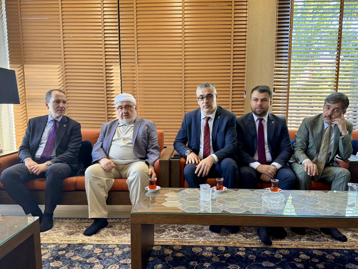 mfatihmujdeci's tweet photo. Batman İl Kongremizin ardından, Genel Başkanımız Dr. Fatih Erbakan ile birlikte, geçtiğimiz hafta vefat eden Batman’ın kanaat önderlerinden Kutbettin Hamidi’nin merhum oğlu Ahmet Hamidi için taziye ziyaretinde bulunduk. Merhuma Cenab-ı Allah’tan rahmet, ailesine ve yakınlarına sabırlar diliyoruz.