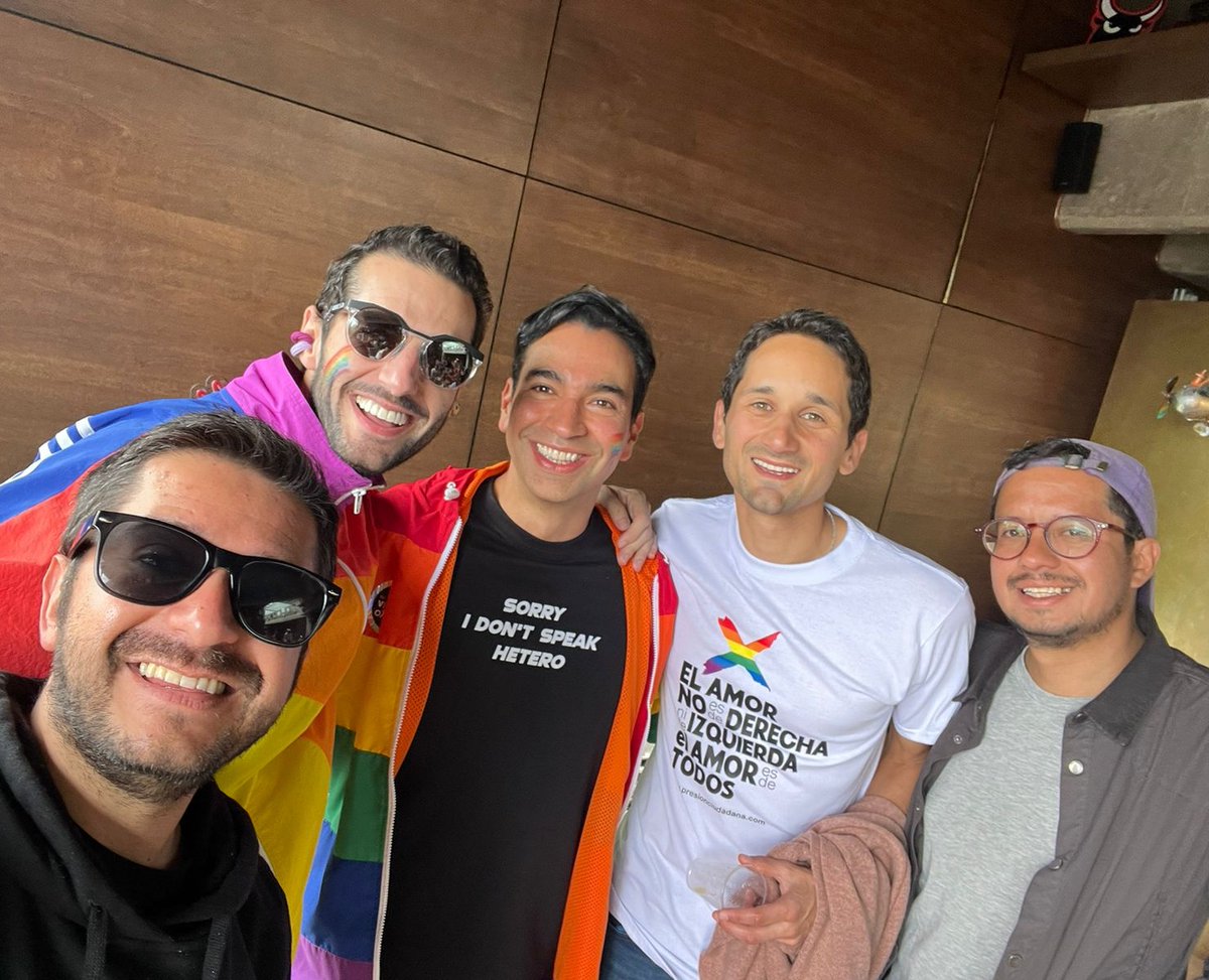 NdeFranciscoG's tweet image. El amor no es de DERECHA ni de IZQUIERDA el amor es de TODOS.