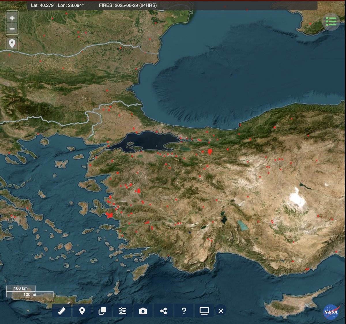 Üç gün önce uyarmıştım: Bir yangın furyası yaklaşıyor demiştim.  Manzara ortada. 

Bugün biri kasten orman yangınına sebebiyet verme gerekçesiyle gözaltına alındı.

#izmiryanıyor #Gaziemiryanıyor