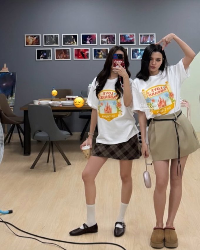 yilBeckfreen2's tweet image. Ellas? Mi felicidad☺✨

FB LOVE ABOARD IN TAIPEI
#FreenBecky2ndFMinTPE
#ฟรีนเบค #FreenBecky
#Beckysangels