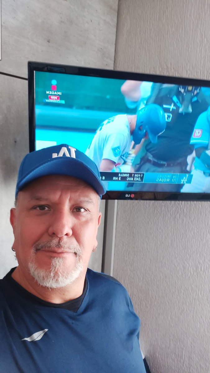 amalop65's tweet photo. #LaCasaDelBeisbol Dominguito beisbolero,disfrutando del juego!!! https://t.co/Sd9pJ3WKUl