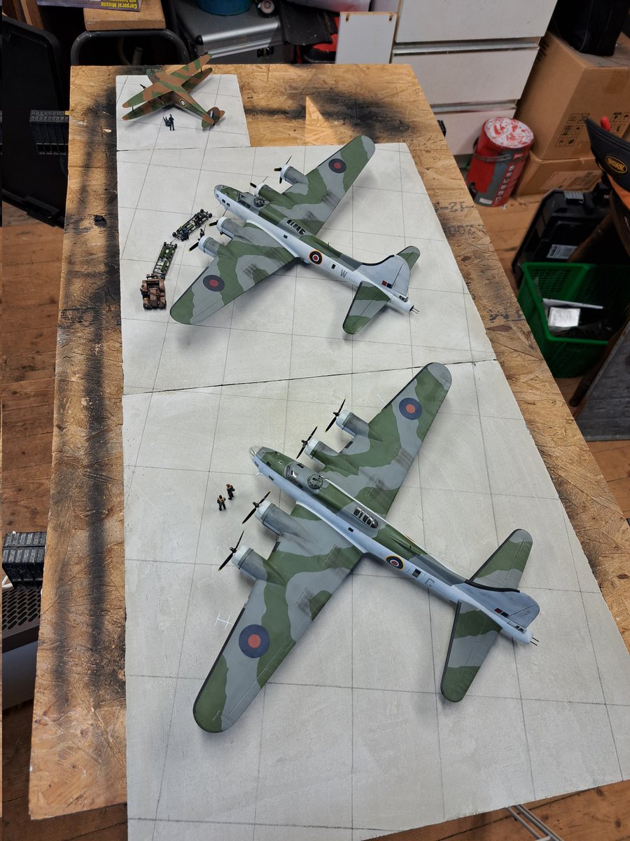 fudge_67's tweet photo. #JFFBooks
#B17 Fortress II/IIA
#Acedemy #Hasegawa 1/72
#CoastalCommand update;
All three dioramas together. May still add a vehicle to the 206 Squadron diorama, maybe a bicycle or motorbike. https://t.co/39BJyn1CgS