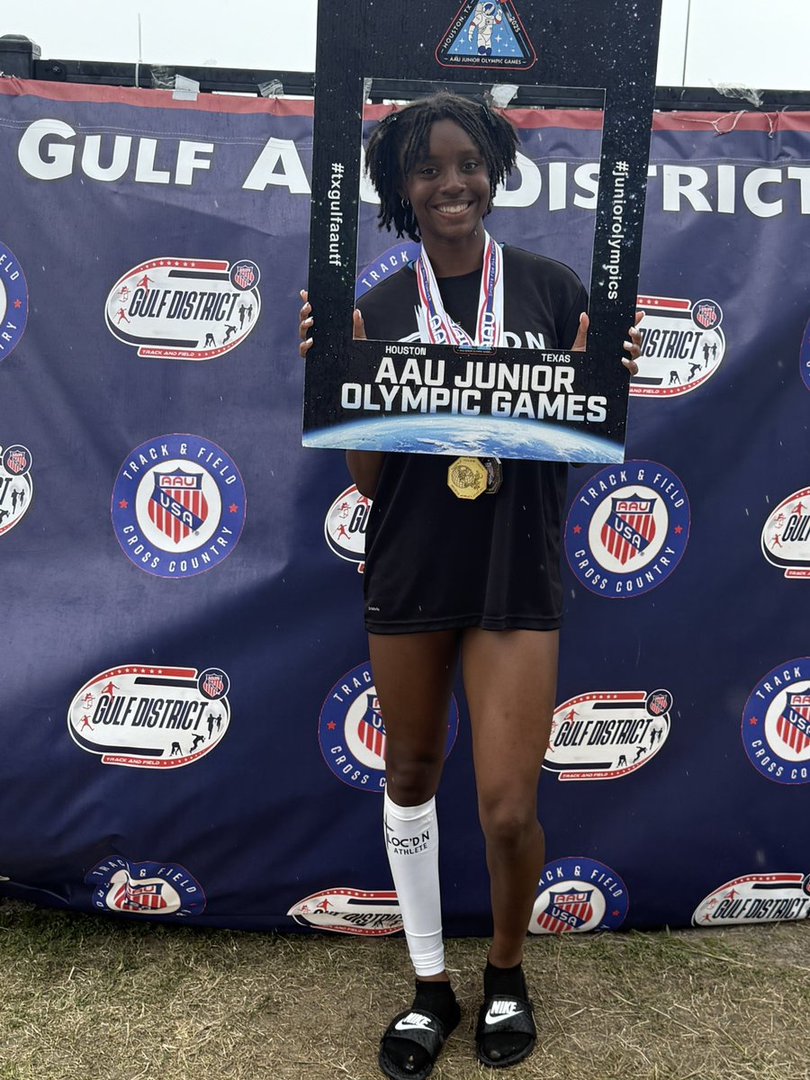 JerrellABarron's tweet image. Competing in only one AAU track meet this summer after re-straining her hamstring. Jordyn is now the AAU Region 17 Triple Jump CHAMPION and bronze medalist in the 400m Hurdles and we are very proud of her mental and physical toughness! #Locdnathlete