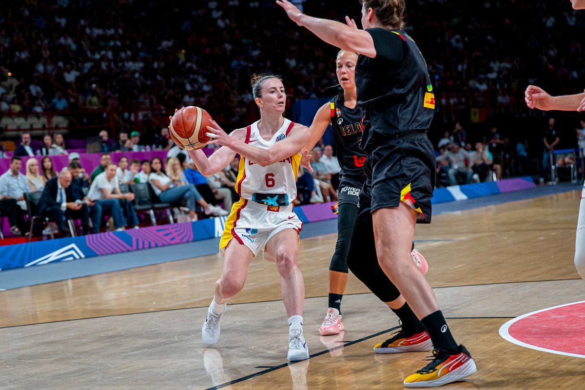 ¡Siempre 𝗢𝗥𝗚𝗨𝗟𝗟𝗢𝗦𝗢𝗦 de #LaFamilia! 🏀❤️

🥈 Subcampeonas del #EuroBasketWomen.

🫶 <a href="/BaloncestoESP/">Baloncesto España</a>