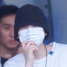 camlovesyoongi's tweet photo. LOOK AT HIS EYE SMILE https://t.co/ZxQahYWGo2
