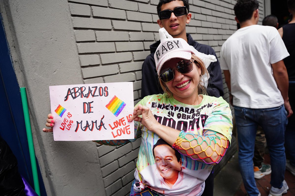 Radiónica (@radionicafm) on Twitter photo 🏳️🌈🏳️⚧️ Este 29 de junio se lleva a cabo la marcha LGBTIQ+ en Bogotá y otras ciudades de Colombia.
“¡Ley integral trans ya!” es la exigencia de los sectores sociales LGBTIQ+, los aliados y sus familias.
📸: <a href="/pablo_bloart/">pabloarturo</a>
#Pride #Orgullo #MarchaDelOrgullo 🏳️🌈🏳️⚧️ Este 29 de junio se lleva a cabo la marcha LGBTIQ+ en Bogotá y otras ciudades de Colombia.
“¡Ley integral trans ya!” es la exigencia de los sectores sociales LGBTIQ+, los aliados y sus familias.
📸: <a href="/pablo_bloart/">pabloarturo</a>
#Pride #Orgullo #MarchaDelOrgullo